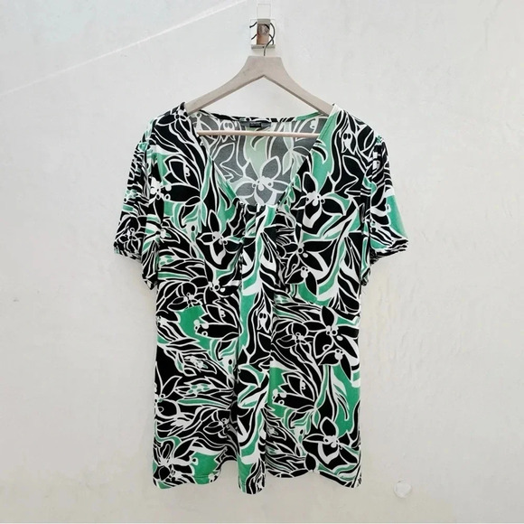 Style & Co || Women’s  Kelly Green and Black Floral Drapey Blouse 1X - Picture 1 of 10
